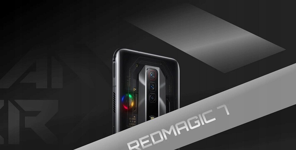 Smartfon Redmagic Nubia 7 16/256 GB widok od frontu na napis marki oraz tył telefonu