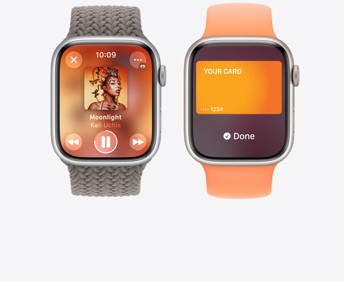 Smartwatch Apple Watch SE GPS 40mm księżycowa poświata aluminium + sportowy pasek pokazane dwa smartwatche z widoczną włączoną piosenką oraz kartą płatniczą