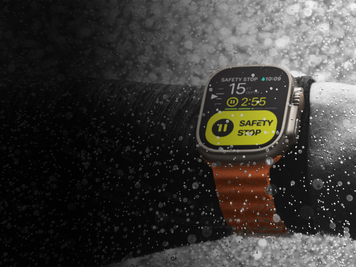 Smartwatch Apple Watch Ultra 2 grafika przedstawiająca aplikację Oceanic+ na smartwatchu pod wodą