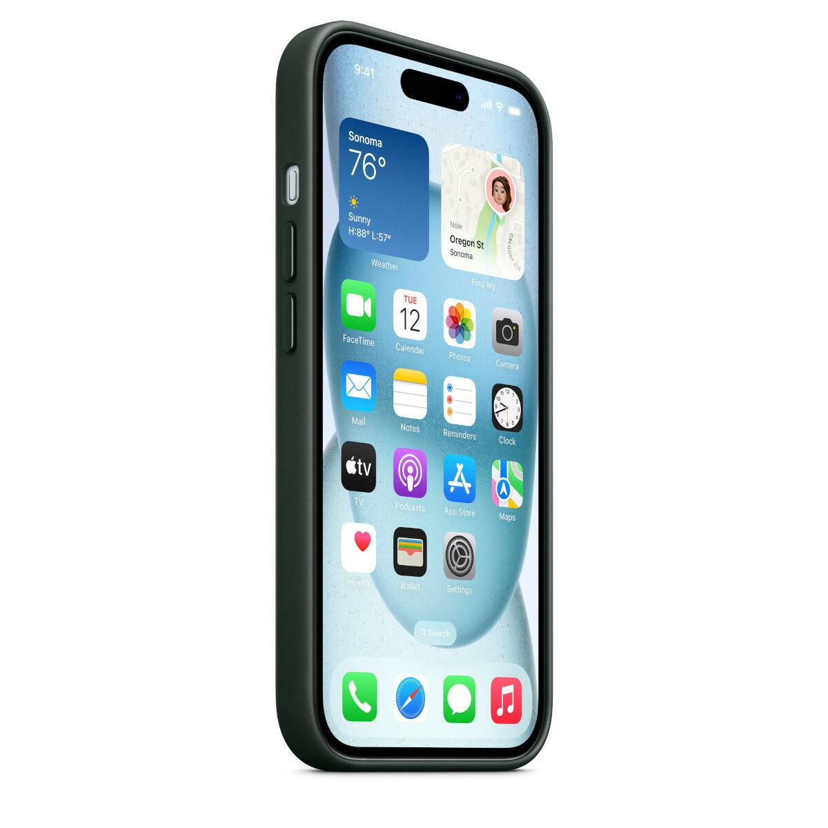 Etui Apple FineWoven z MagSafe do iPhone’a 15 wieczna zieleń widok na etui założone na smartfon od frontu pod skosem