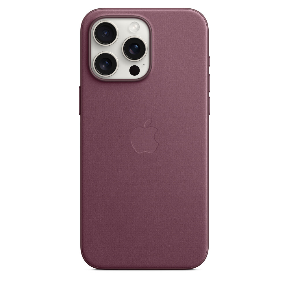 Etui Apple FineWoven na iPhone 15 Pro Max MagSafe rubinowa morwa pokazane na białym telefonie