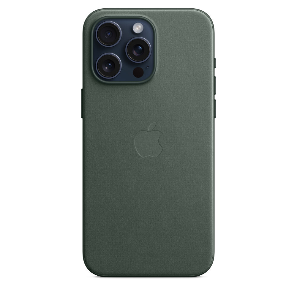 Etui Apple FineWoven na iPhone 15 Pro Max MagSafe wieczna zieleń pokazane na granatowym telefonie