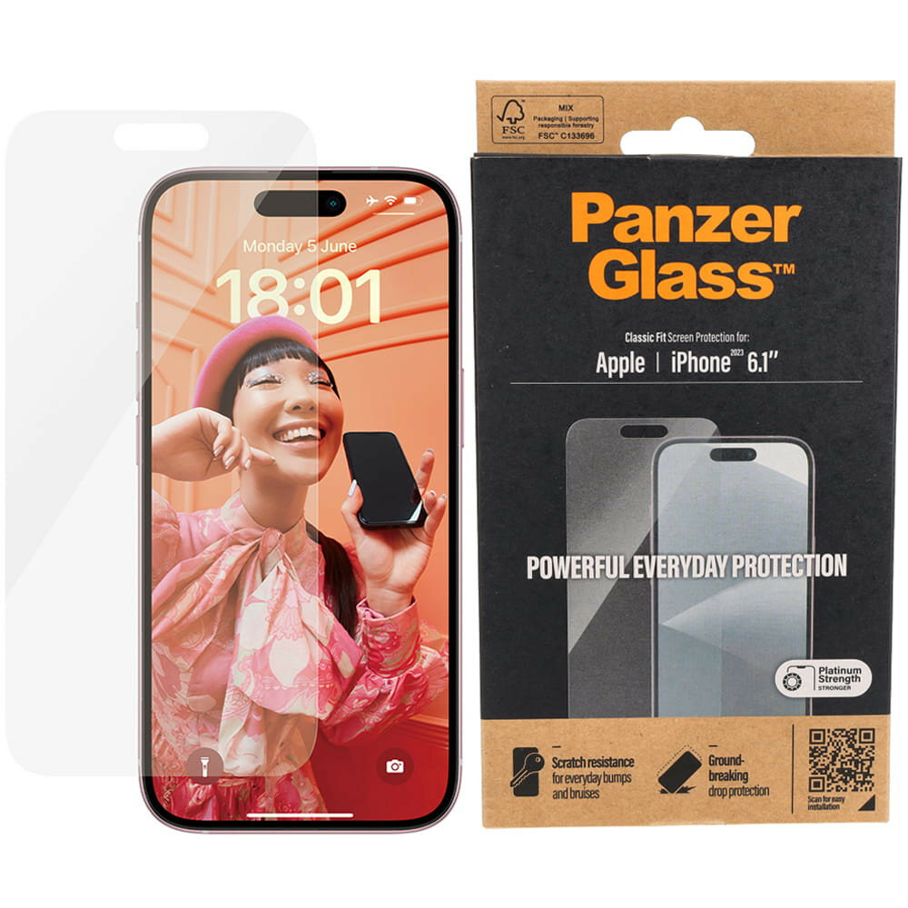 Szkło hartowane PanzerGlass Classic Fit iPhone 15 antybakteryjne grafika przedstawiająca szkło nakładane na smartfon od frontu oraz opakowanie od frontu