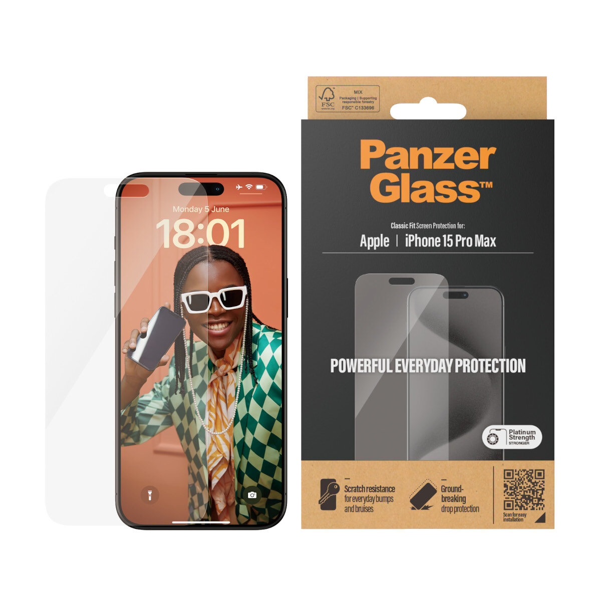 Szkło hartowane PanzerGlass Classic Fit iPhone15 Pro Max widoczne opakowanie oraz telefon z przyłożonym szkłem