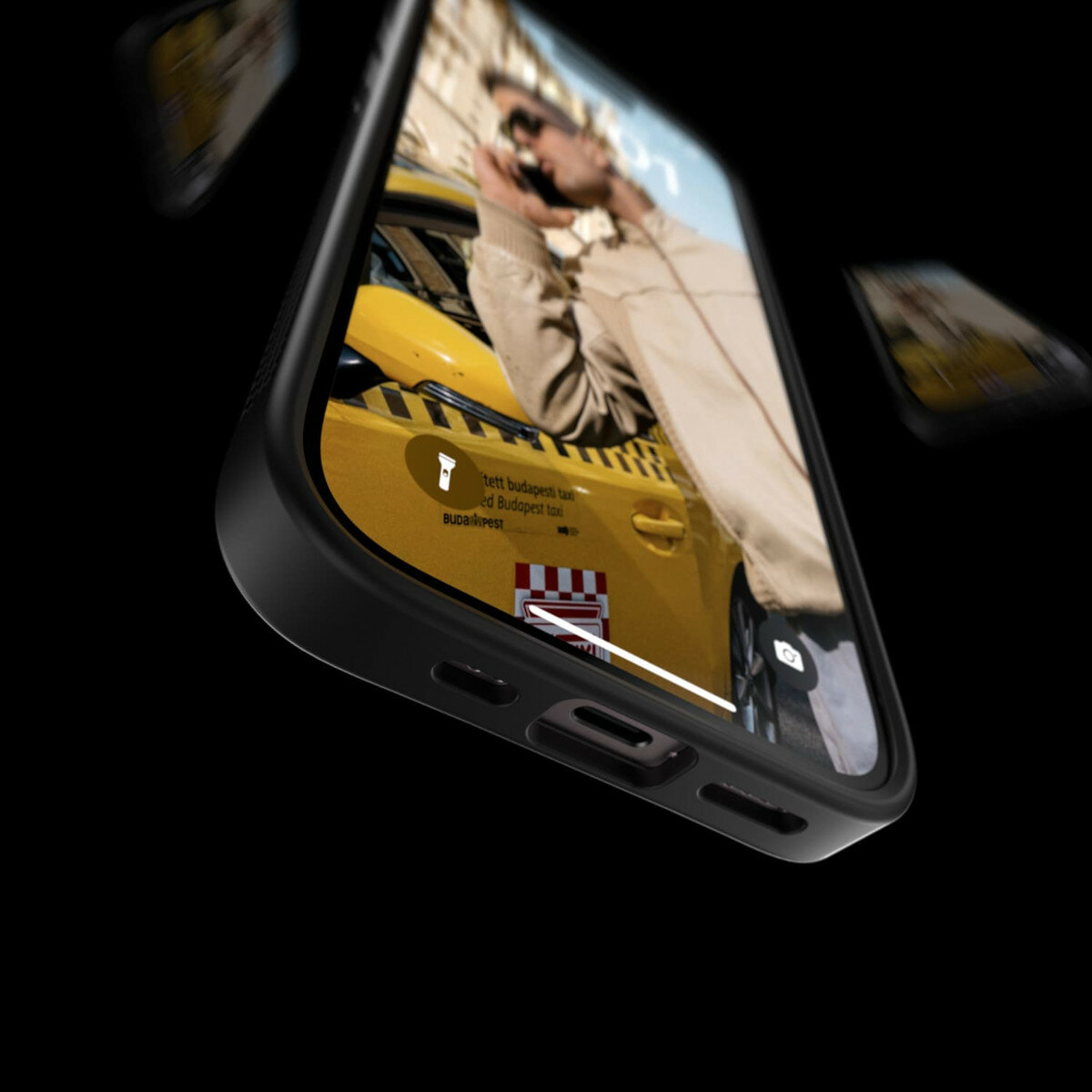 Etui PanzerGlass ClearCase iPhone 15 antybakteryjne przybliżenie na wejście usb-c smartfona w etui