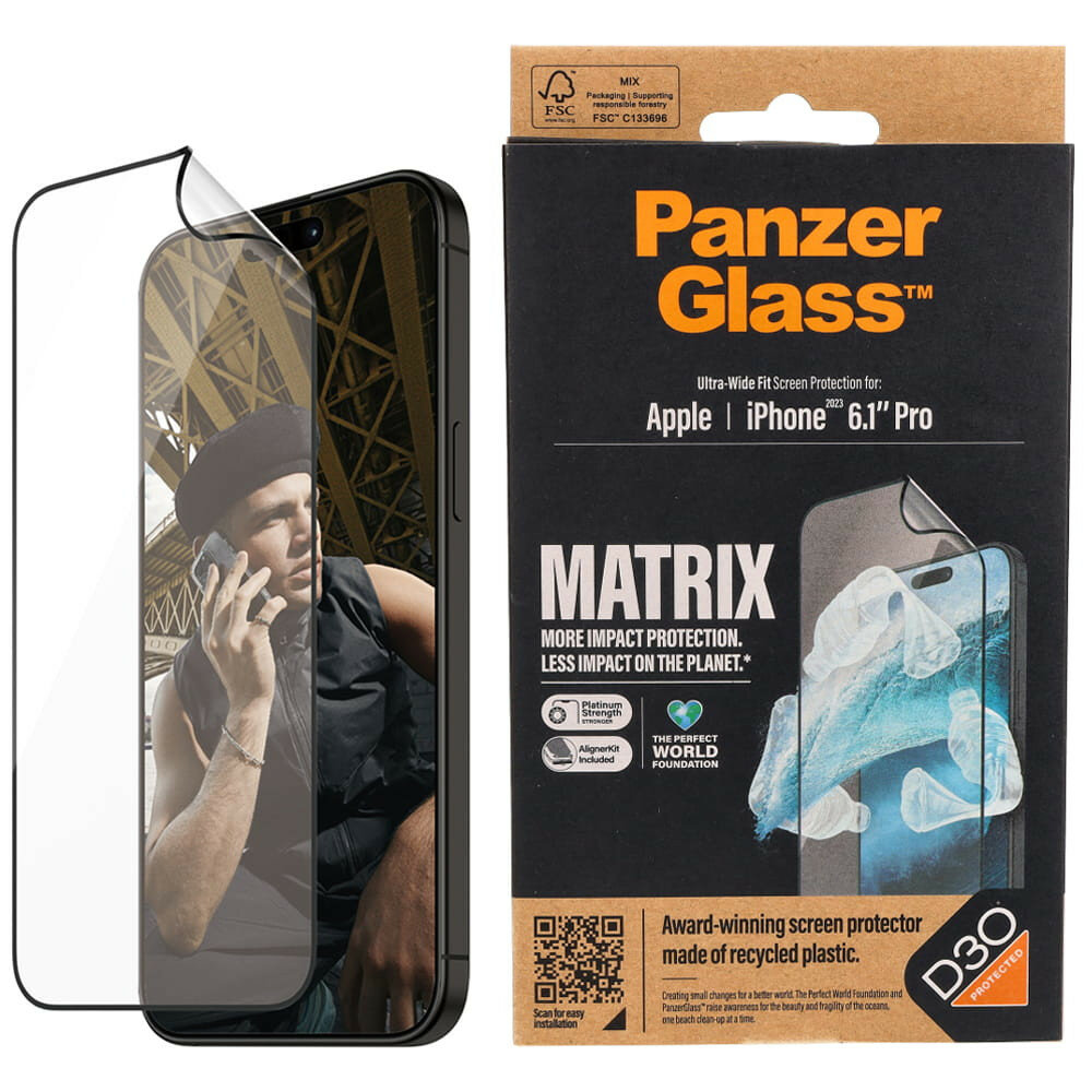 Szkło hybrydowe PanzerGlass Ultra-Wide Fit Matrix iPhone 15 Pro grafika przedstawiająca szkło nakładane na smartfon po skosie oraz opakowanie od frontu