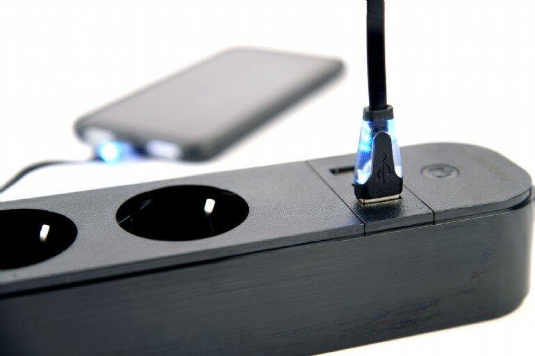 Listwa zasilająca Gembird TSL-PS-S4U-01 Wi-Fi 4xSchuko z kablem podłączonym do portu USB