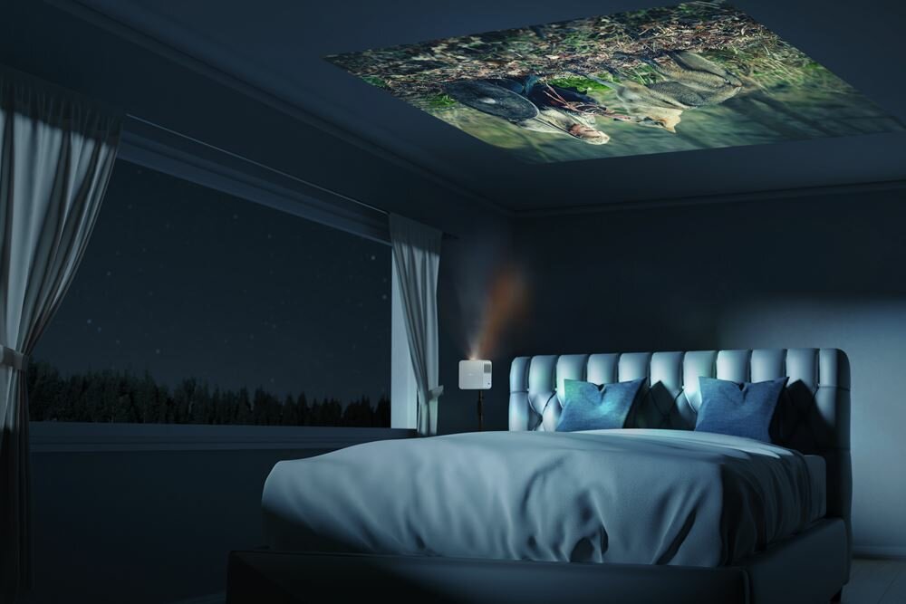 Projektor Optoma ML1080 1080p Full HD w sypialni rzutujący obraz na sufit