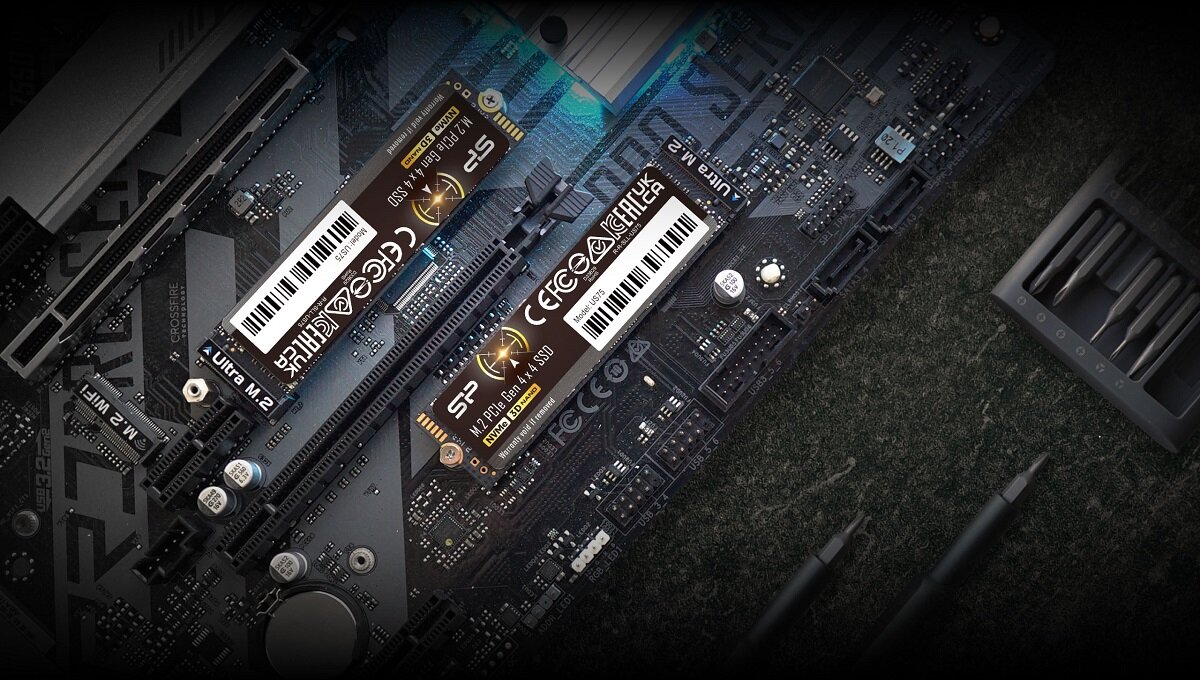 Dysk SSD Silicon Power US75 4TB M.2 dwa dyski zamontowany w płycie głównej