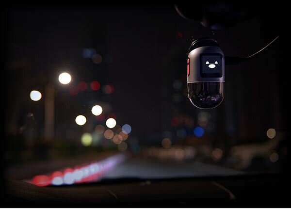 Wideorejestrator 70mai X200 Dash Cam Omni 64  GB czarny urządzenie zamontowane na przedniej szybie, działanie w nocy
