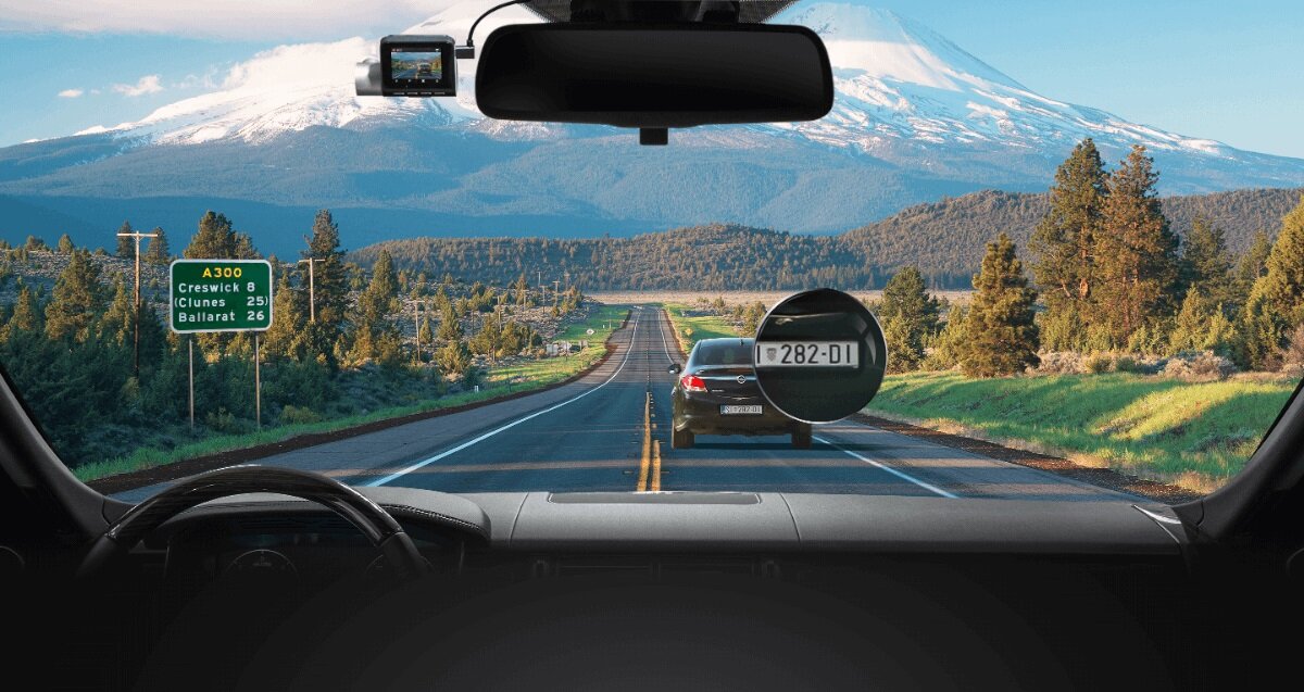 Wideorejestrator 70mai A500S Dash Cam Pro Plus+ 2.7K widok tablic rejestracyjncyh samochodu jadącego drogą