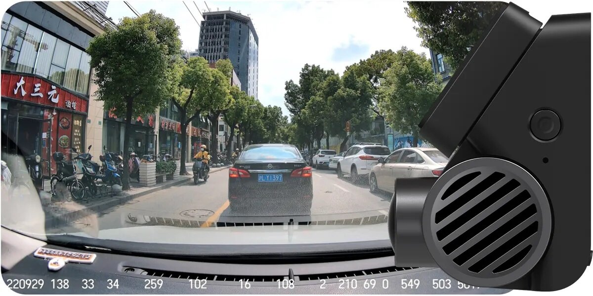 Wideorejestrator 70mai A810 Dash Cam 4K podgląd nagrywanego obrazu - widok ulicy