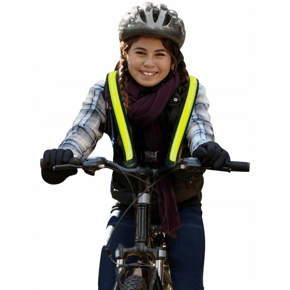 Kamizelka EasyPix StreetGlow S/M grafika przedstawia dziewczynkę w kamizelce na rowerze