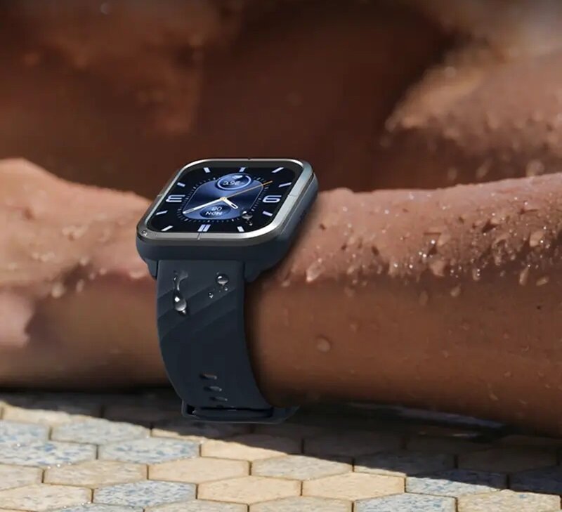 Smartwatch Mibro C3 czarny grafika przedstawia smartwatch na nadgarstku po kontakcie z wodą