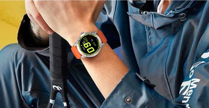 Smartwatch Kumi GW2 Pro szary grafika przedstawia smartwatch założony na nadgarstek