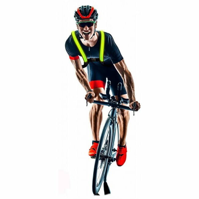 Kamizelka EasyPix StreetGlow L/XL grafika przedstawia mężczyznę w kamizelce na rowerze