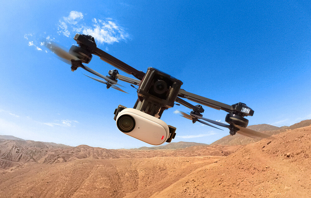 Kamera sportowa Insta360 GO 3 32GB biała zamontowana na dronie