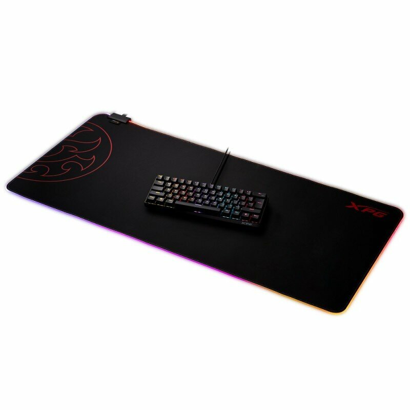 Klawiatura gamingowa XPG Summoner Mini BS grafika przedstawia klawiaturę na podkładce na biurko pod skosem