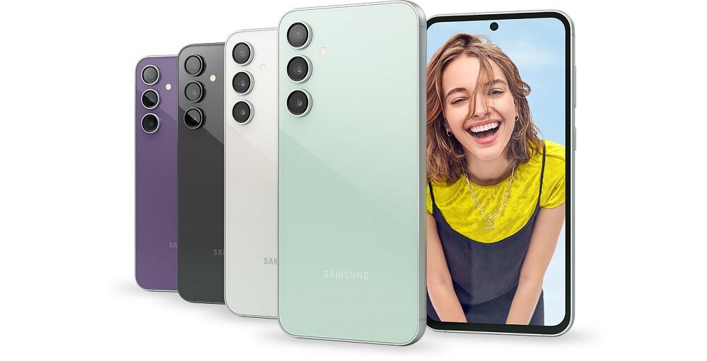 Smartfon Samsung Galaxy S23 FE SM-S711 8GB/128GB kremowy widok na ekran smartfona pod skosem oraz cztery smartfony od tyłu pod skosem