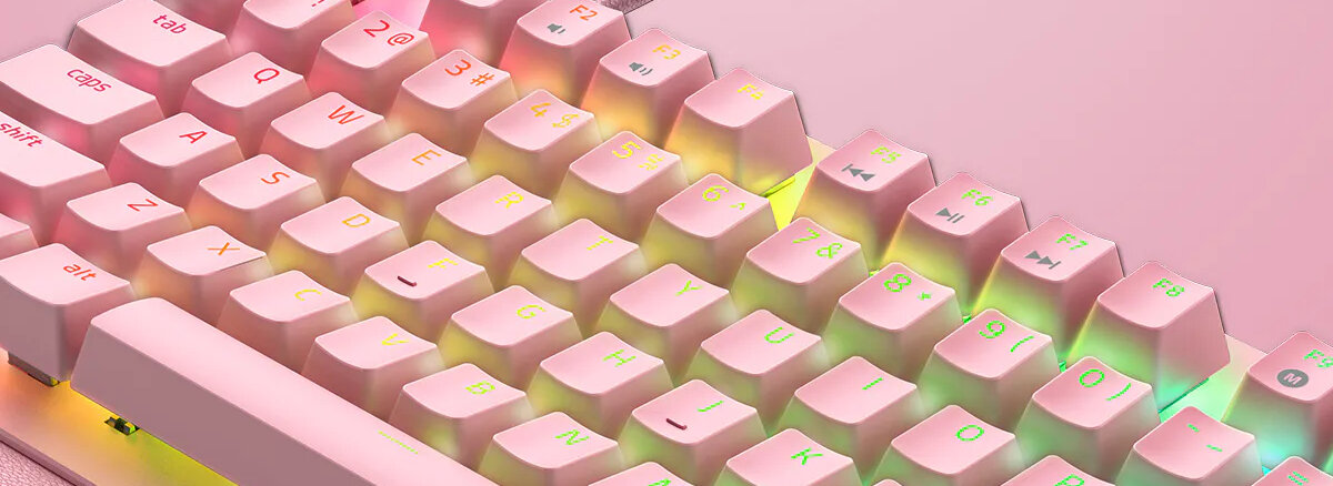Klawiatura Razer Huntsman V2 TKL różowa widok w przybliżeniu na klawisze klawiatury