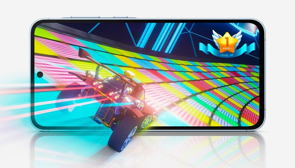 Smartfon Samsung Galaxy A55 5G 8/128GB błękitny w pozycji poziomej z włączoną na ekranie grą