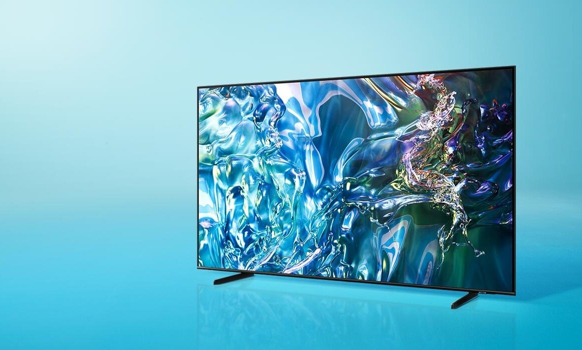 Telewizor Samsung QE85Q60DA QLED 4K 85” widok pod skosem na wizualizacje obrazu