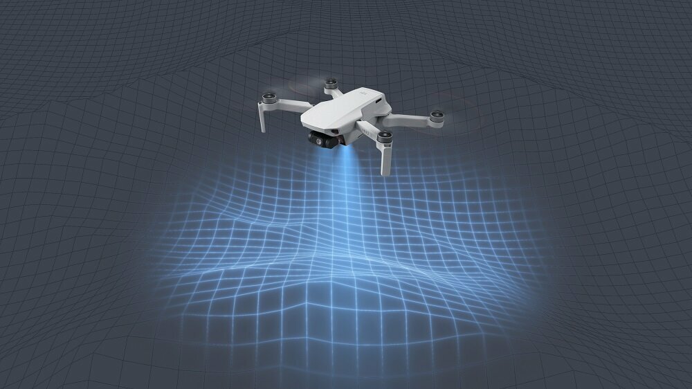 Dron DJI Mini 2 SE Single widok na lecącego drona pod skosem w prawo
