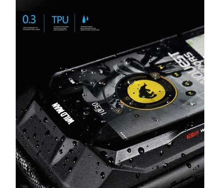 Uchwyt rowerowy Wildman XS2 czarny widok na ekran smartfona włożonego w pokrowiec w uchwycie rowerowym z widocznymi kroplami wody