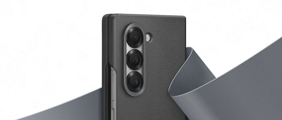 Etui Samsung Kindsuit Case do Galaxy Z Fold6 szary widok na telefon owinięty w skórę