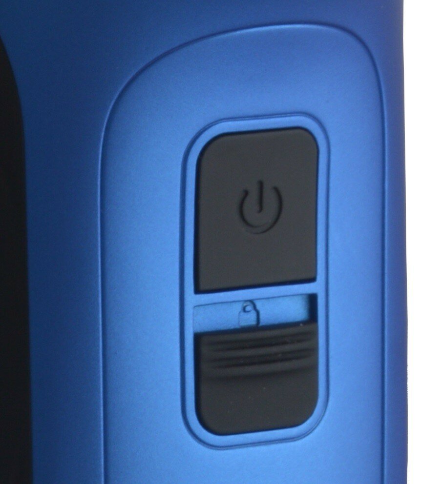 Golarka Blaupunkt MSR401 Potrójny system golący przybliżenie z przodu na przycisk włączający urządzenie 